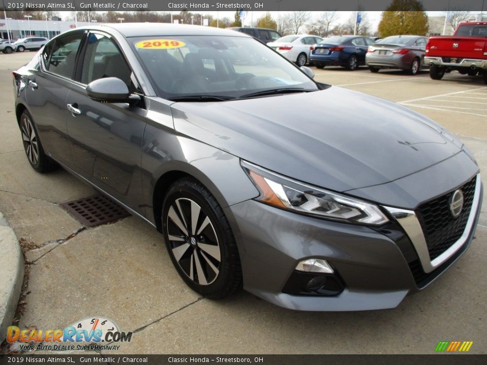 Front 3/4 View of 2019 Nissan Altima SL Photo #3