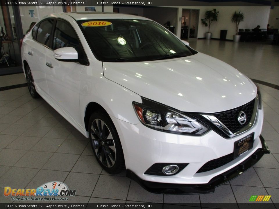 Front 3/4 View of 2016 Nissan Sentra SV Photo #3