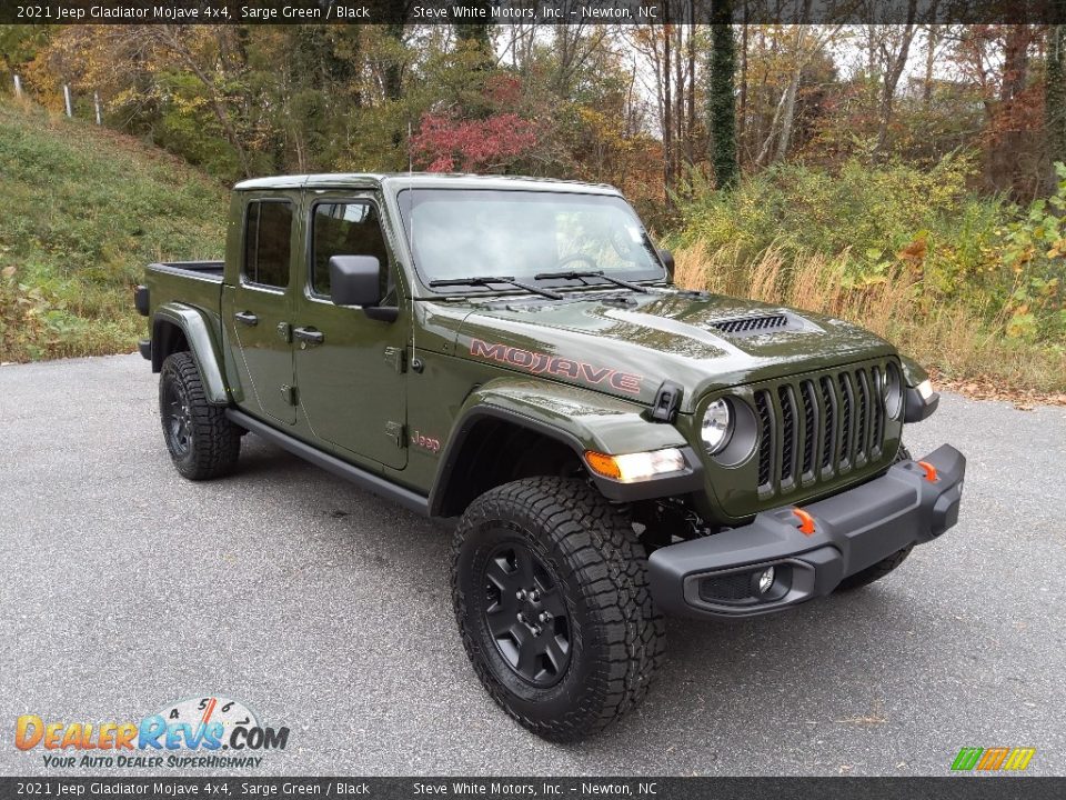 Front 3/4 View of 2021 Jeep Gladiator Mojave 4x4 Photo #4