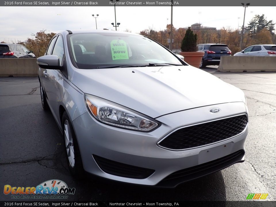 2016 Ford Focus SE Sedan Ingot Silver / Charcoal Black Photo #12