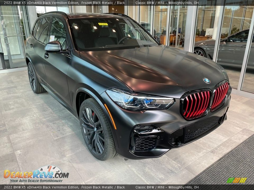 Front 3/4 View of 2022 BMW X5 xDrive40i Black Vermillion Edition Photo #1