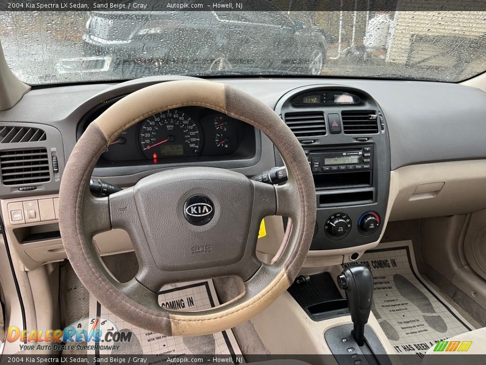 2004 Kia Spectra LX Sedan Sand Beige / Gray Photo #17