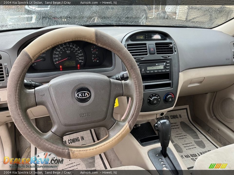 2004 Kia Spectra LX Sedan Sand Beige / Gray Photo #18