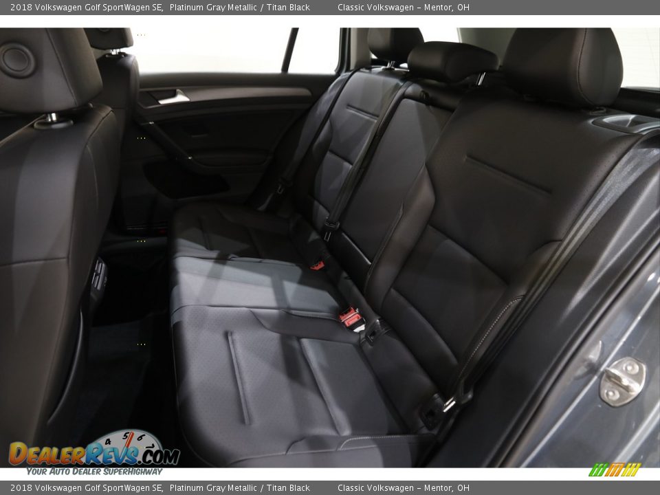 2018 Volkswagen Golf SportWagen SE Platinum Gray Metallic / Titan Black Photo #16