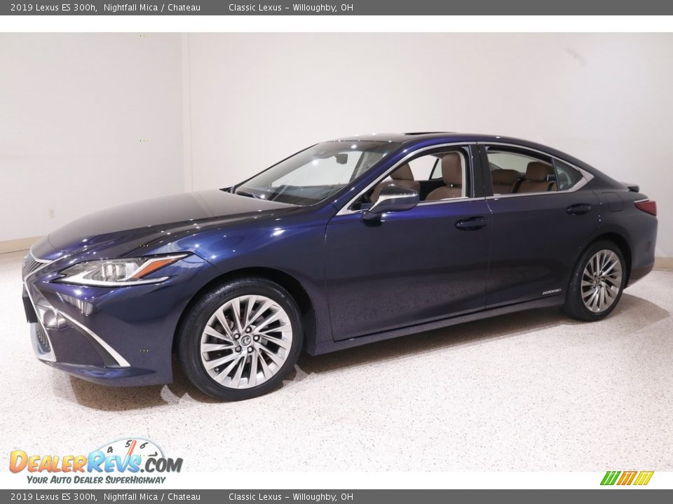 Front 3/4 View of 2019 Lexus ES 300h Photo #3