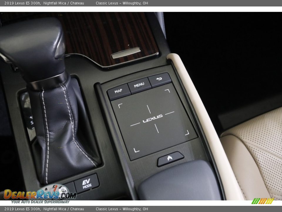 Controls of 2019 Lexus ES 300h Photo #17