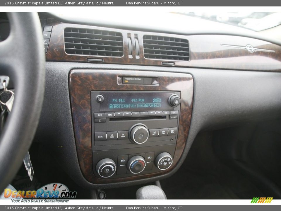 Controls of 2016 Chevrolet Impala Limited LS Photo #18
