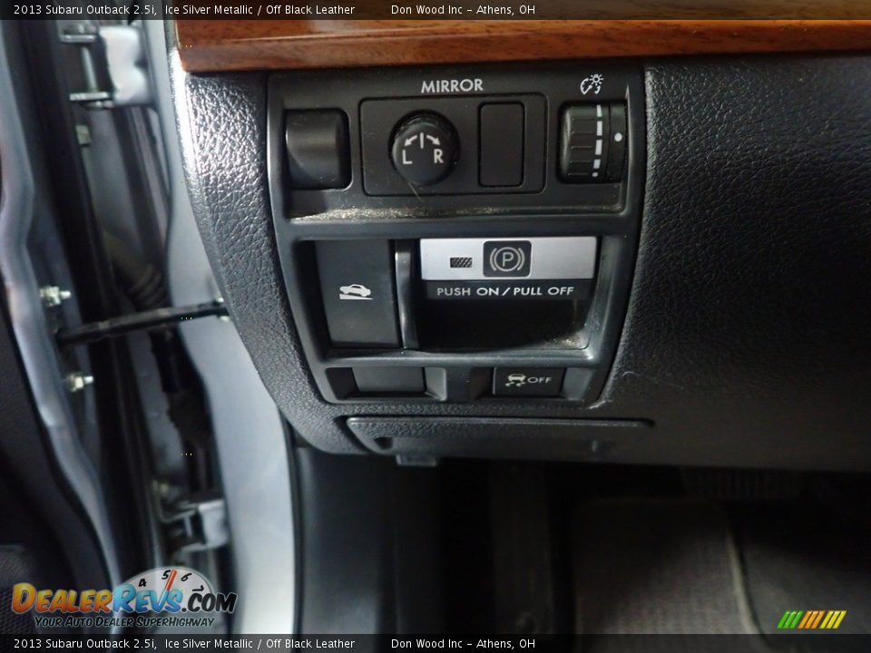 Controls of 2013 Subaru Outback 2.5i Photo #31