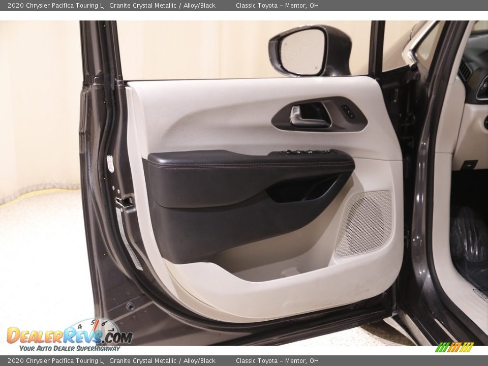 2020 Chrysler Pacifica Touring L Granite Crystal Metallic / Alloy/Black Photo #4