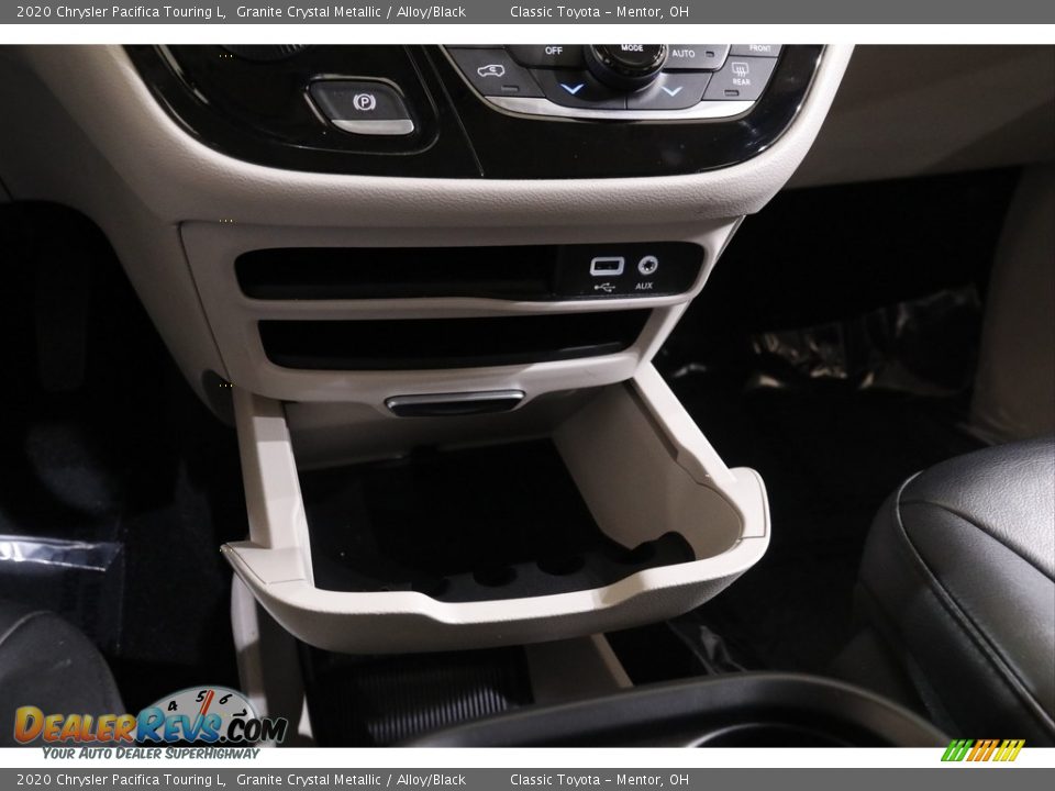2020 Chrysler Pacifica Touring L Granite Crystal Metallic / Alloy/Black Photo #14