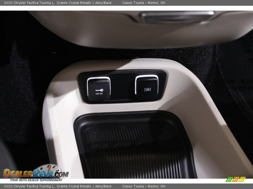 2020 Chrysler Pacifica Touring L Granite Crystal Metallic / Alloy/Black Photo #15
