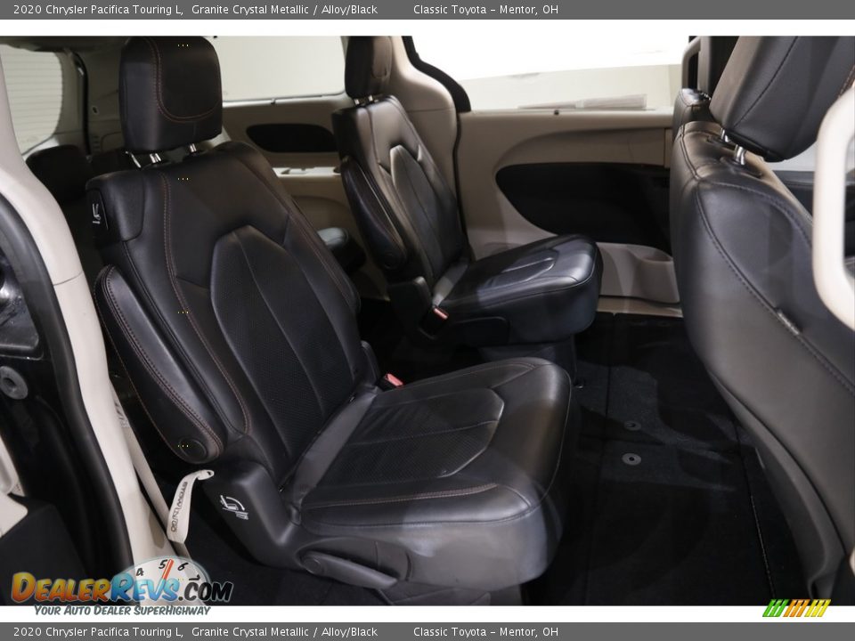 2020 Chrysler Pacifica Touring L Granite Crystal Metallic / Alloy/Black Photo #18