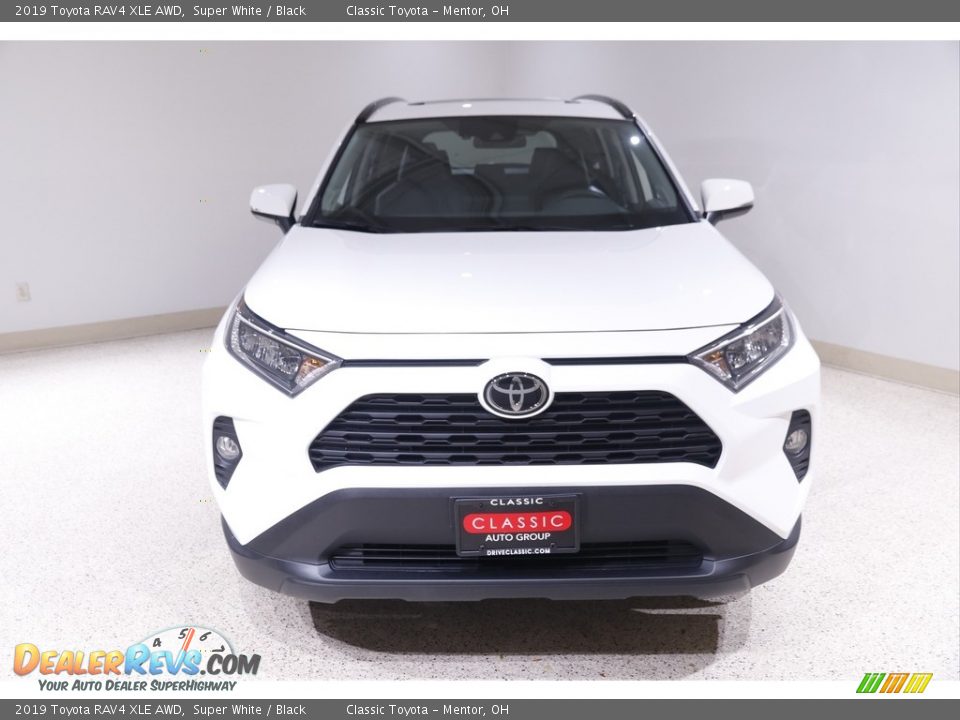 2019 Toyota RAV4 XLE AWD Super White / Black Photo #2