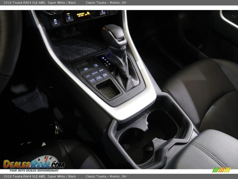 2019 Toyota RAV4 XLE AWD Super White / Black Photo #11
