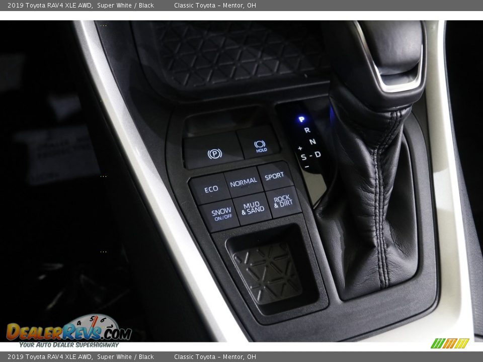 2019 Toyota RAV4 XLE AWD Super White / Black Photo #12