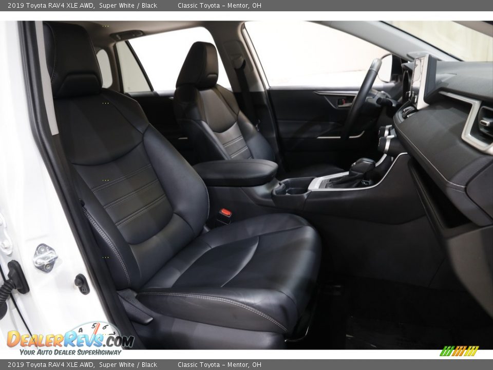 2019 Toyota RAV4 XLE AWD Super White / Black Photo #13