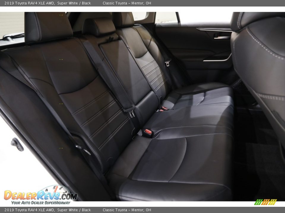 2019 Toyota RAV4 XLE AWD Super White / Black Photo #14