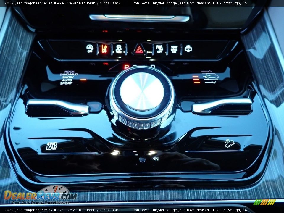 2022 Jeep Wagoneer Series III 4x4 Shifter Photo #17