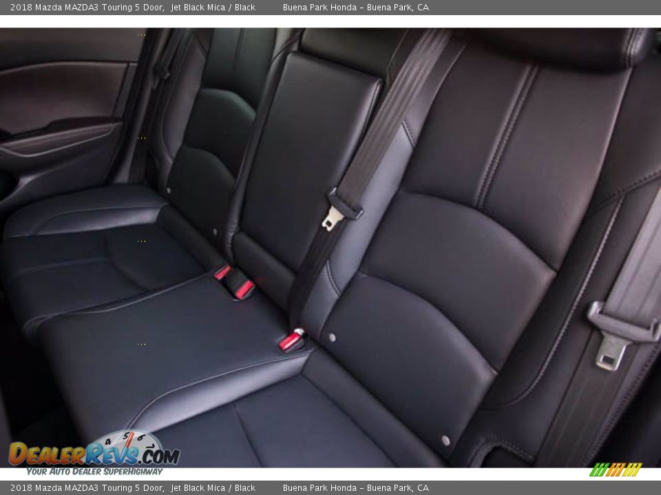 2018 Mazda MAZDA3 Touring 5 Door Jet Black Mica / Black Photo #18