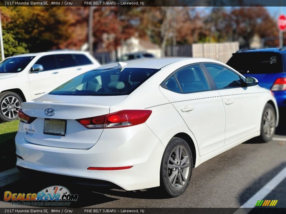 2017 Hyundai Elantra SE White / Gray Photo #2