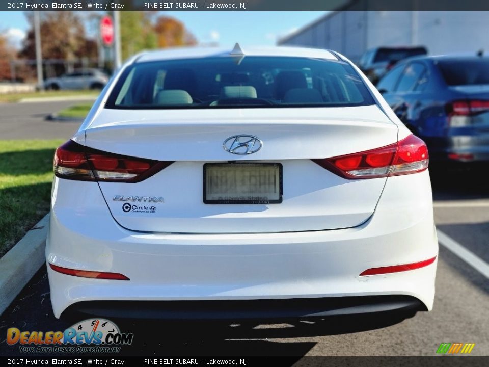 2017 Hyundai Elantra SE White / Gray Photo #3