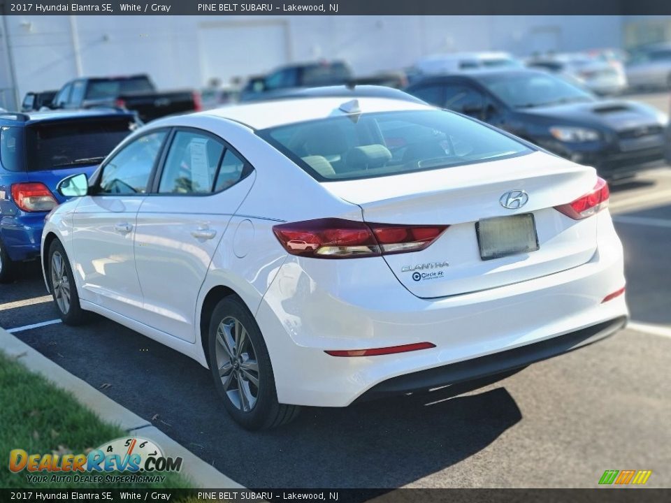 2017 Hyundai Elantra SE White / Gray Photo #4