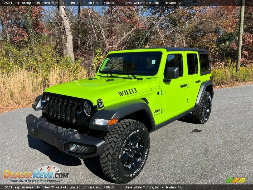 Front 3/4 View of 2021 Jeep Wrangler Unlimited Willys 4x4 Photo #2