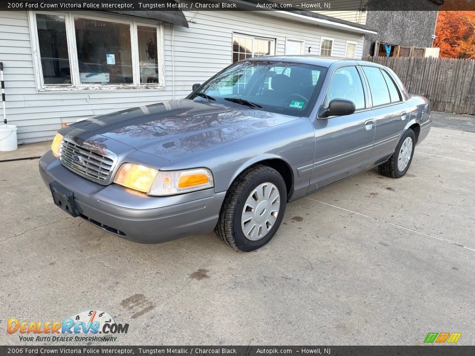 Front 3/4 View of 2006 Ford Crown Victoria Police Interceptor Photo #10