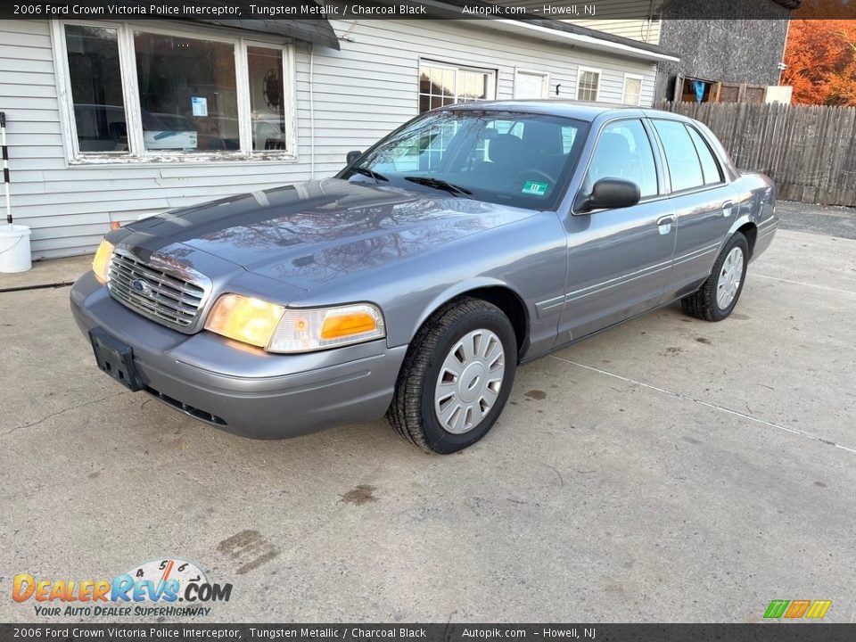 Front 3/4 View of 2006 Ford Crown Victoria Police Interceptor Photo #10