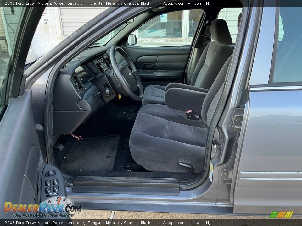 Front Seat of 2006 Ford Crown Victoria Police Interceptor Photo #12