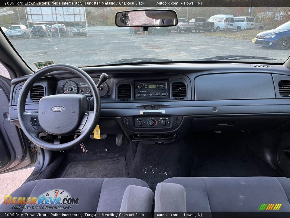 Dashboard of 2006 Ford Crown Victoria Police Interceptor Photo #18