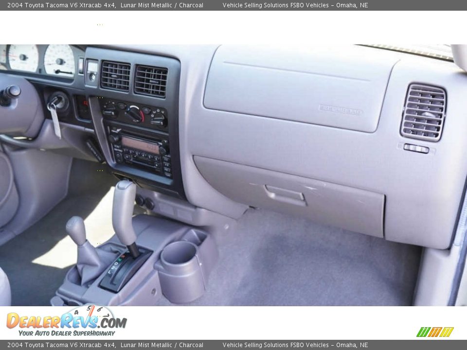 2004 Toyota Tacoma V6 Xtracab 4x4 Lunar Mist Metallic / Charcoal Photo #4