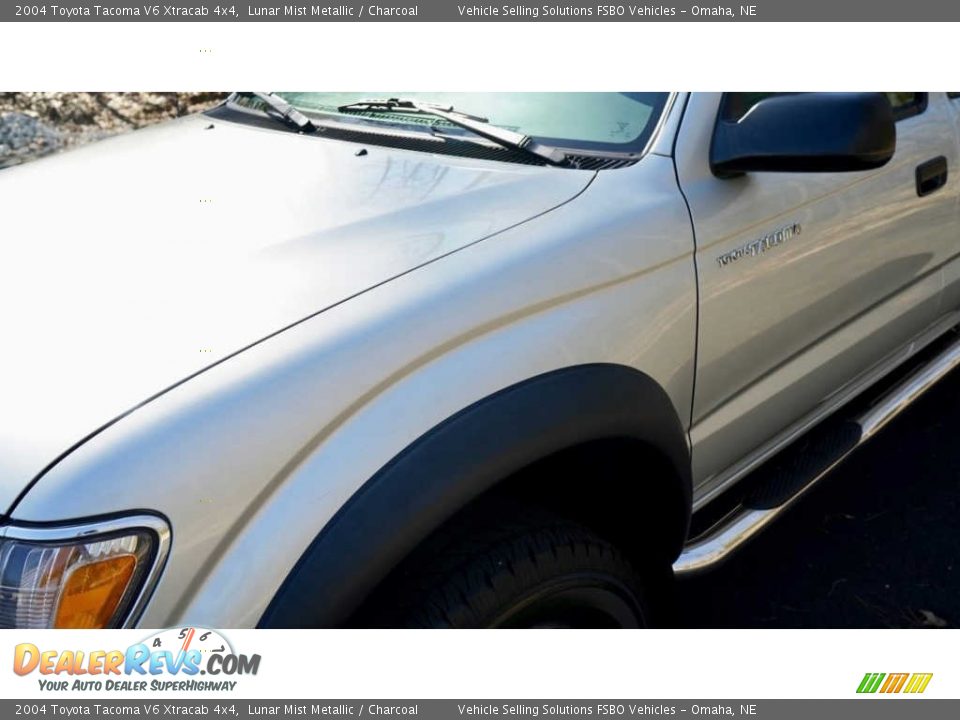 2004 Toyota Tacoma V6 Xtracab 4x4 Lunar Mist Metallic / Charcoal Photo #24