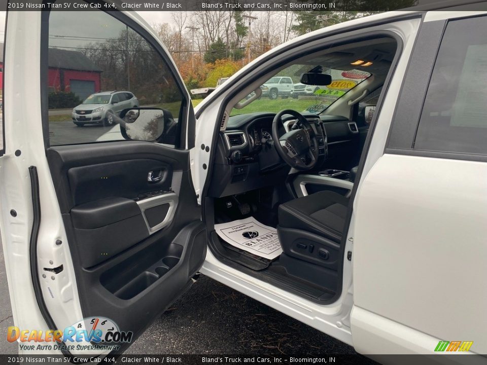 2019 Nissan Titan SV Crew Cab 4x4 Glacier White / Black Photo #10