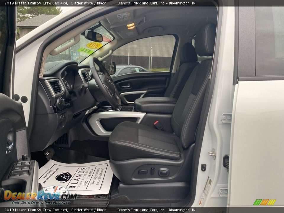 2019 Nissan Titan SV Crew Cab 4x4 Glacier White / Black Photo #12