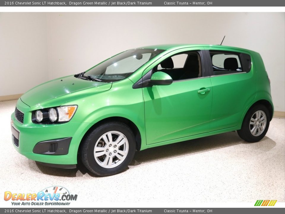 Front 3/4 View of 2016 Chevrolet Sonic LT Hatchback Photo #3