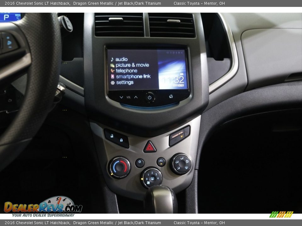 Controls of 2016 Chevrolet Sonic LT Hatchback Photo #9