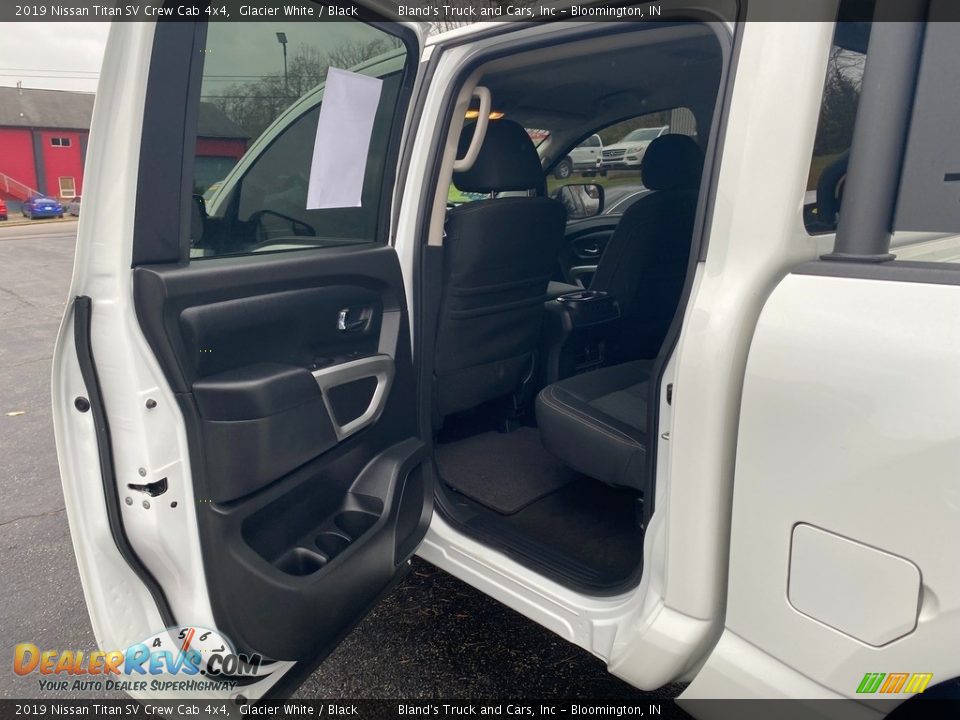 2019 Nissan Titan SV Crew Cab 4x4 Glacier White / Black Photo #35
