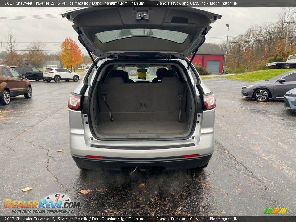 2017 Chevrolet Traverse LS Silver Ice Metallic / Dark Titanium/Light Titanium Photo #9