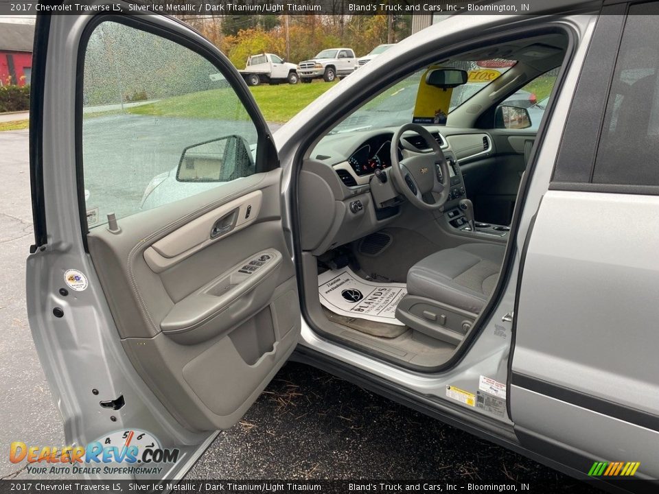 2017 Chevrolet Traverse LS Silver Ice Metallic / Dark Titanium/Light Titanium Photo #11