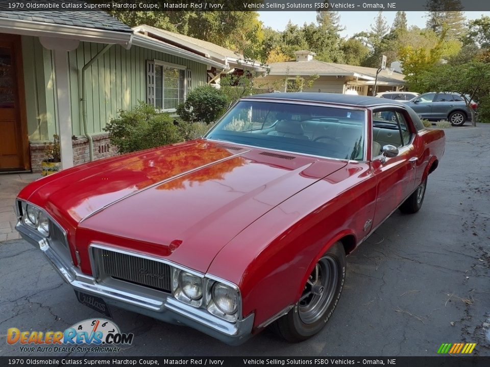 Matador Red 1970 Oldsmobile Cutlass Supreme Hardtop Coupe Photo #1