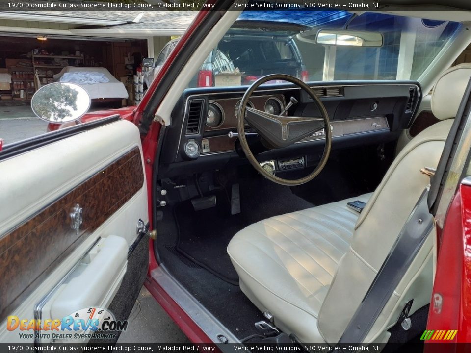 Ivory Interior - 1970 Oldsmobile Cutlass Supreme Hardtop Coupe Photo #3