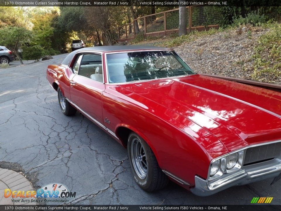 Matador Red 1970 Oldsmobile Cutlass Supreme Hardtop Coupe Photo #10