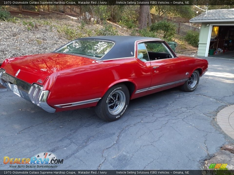 Matador Red 1970 Oldsmobile Cutlass Supreme Hardtop Coupe Photo #12