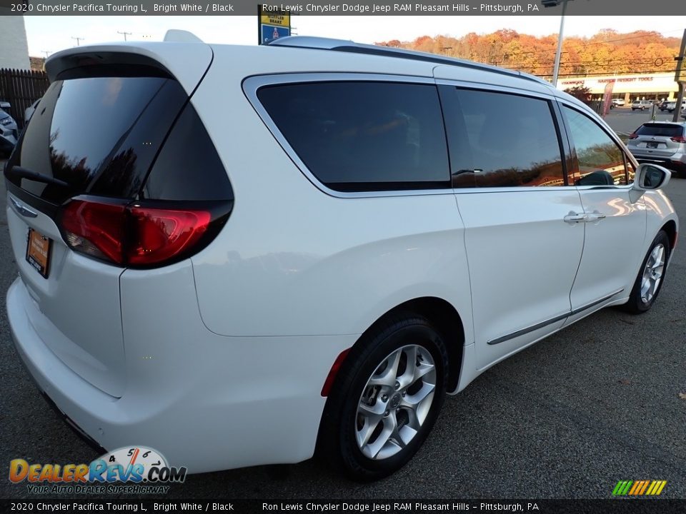 2020 Chrysler Pacifica Touring L Bright White / Black Photo #6