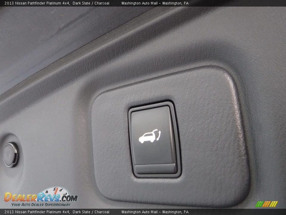 2013 Nissan Pathfinder Platinum 4x4 Dark Slate / Charcoal Photo #32