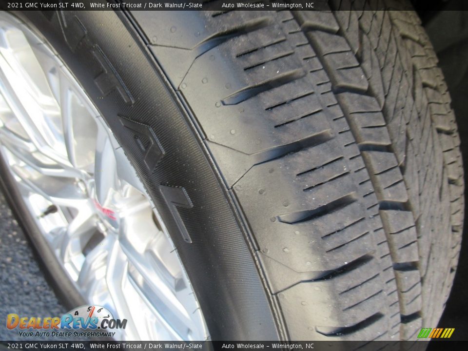 2021 GMC Yukon SLT 4WD White Frost Tricoat / Dark Walnut/­Slate Photo #9