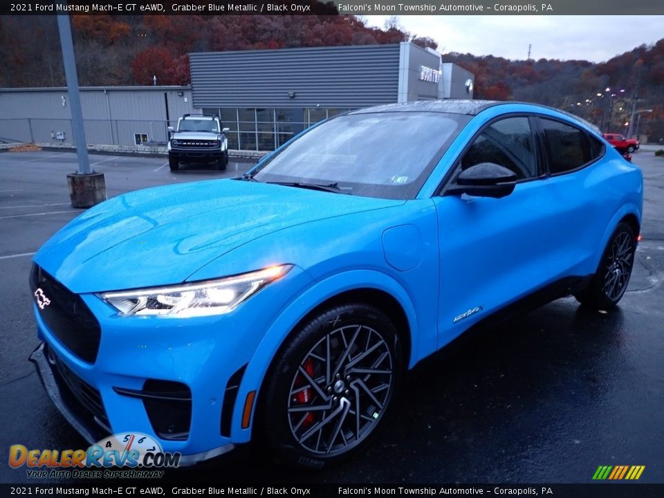 Front 3/4 View of 2021 Ford Mustang Mach-E GT eAWD Photo #7