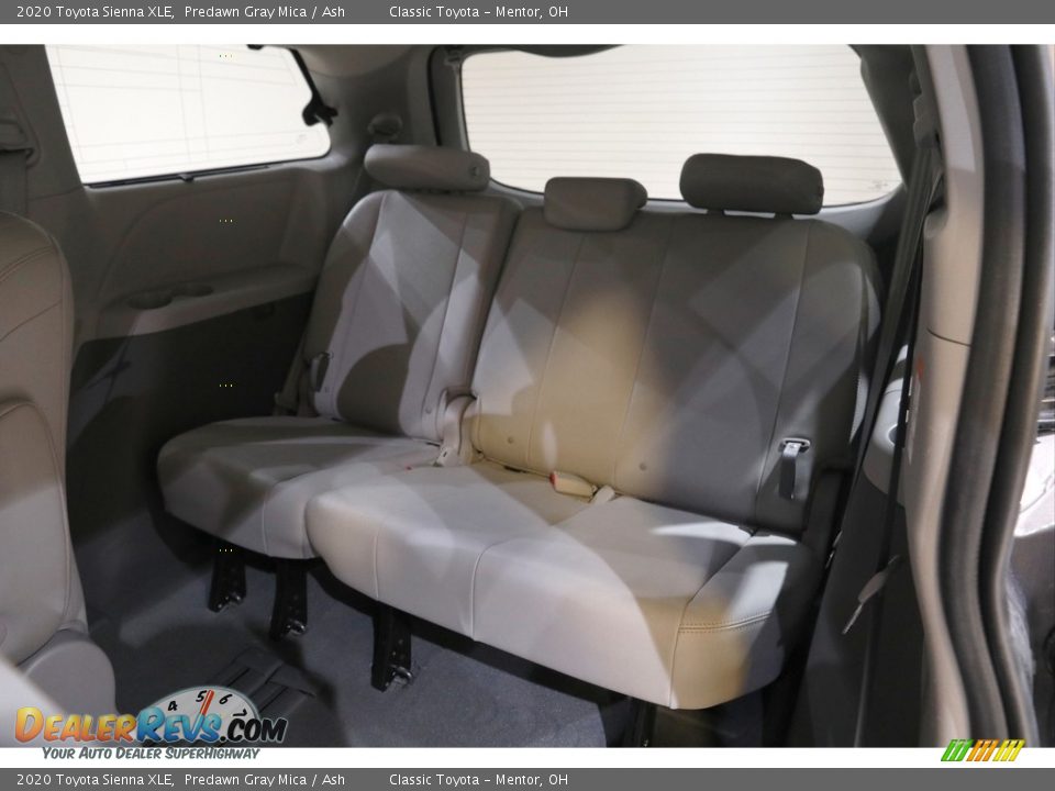 2020 Toyota Sienna XLE Predawn Gray Mica / Ash Photo #18