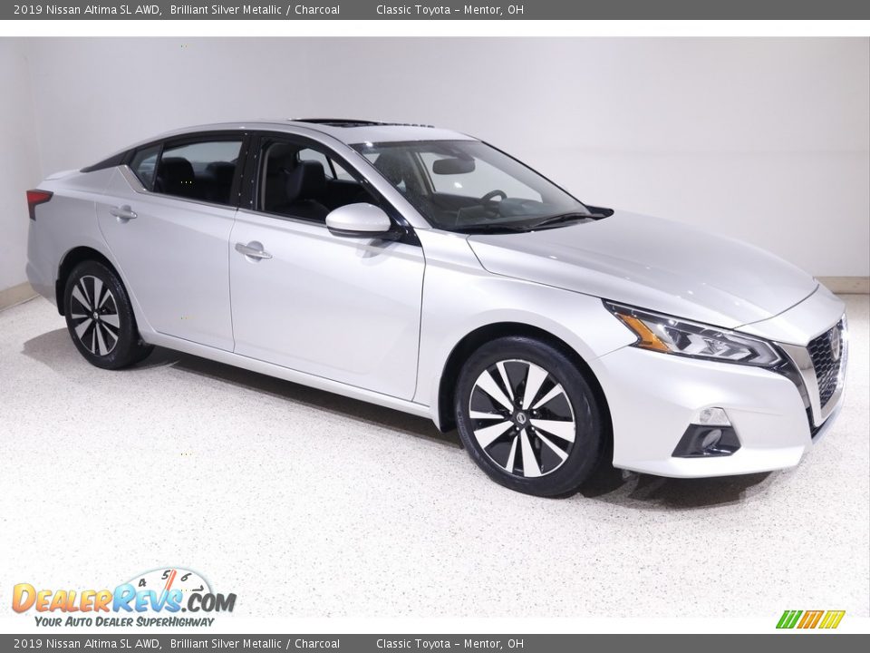 Front 3/4 View of 2019 Nissan Altima SL AWD Photo #1
